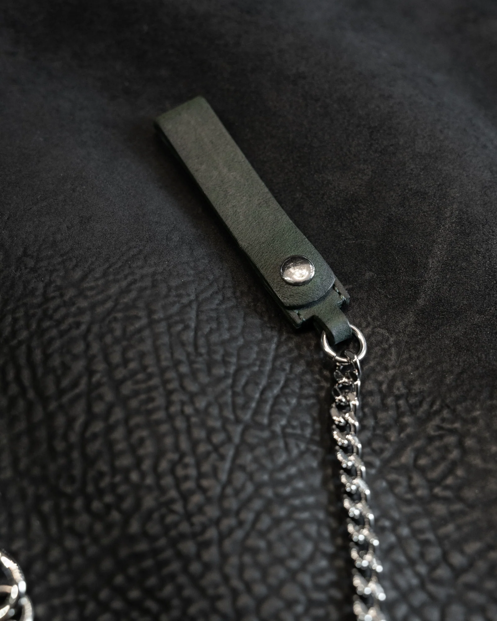 Green Reverse Culatta Cadena Card Case with Curb Chain - Image 4