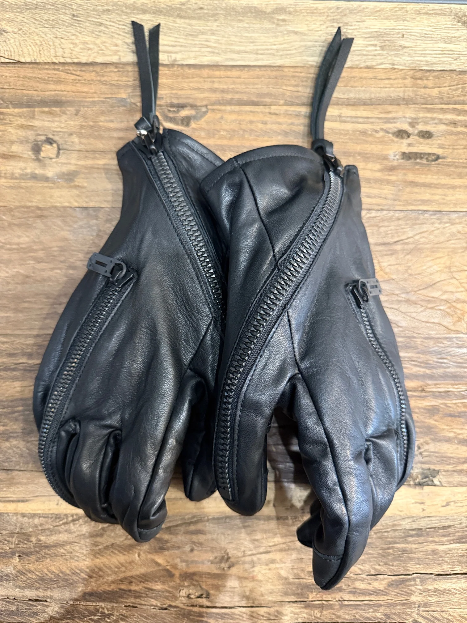 Black Horse Leather Twist W-Zip Gloves - Image 8