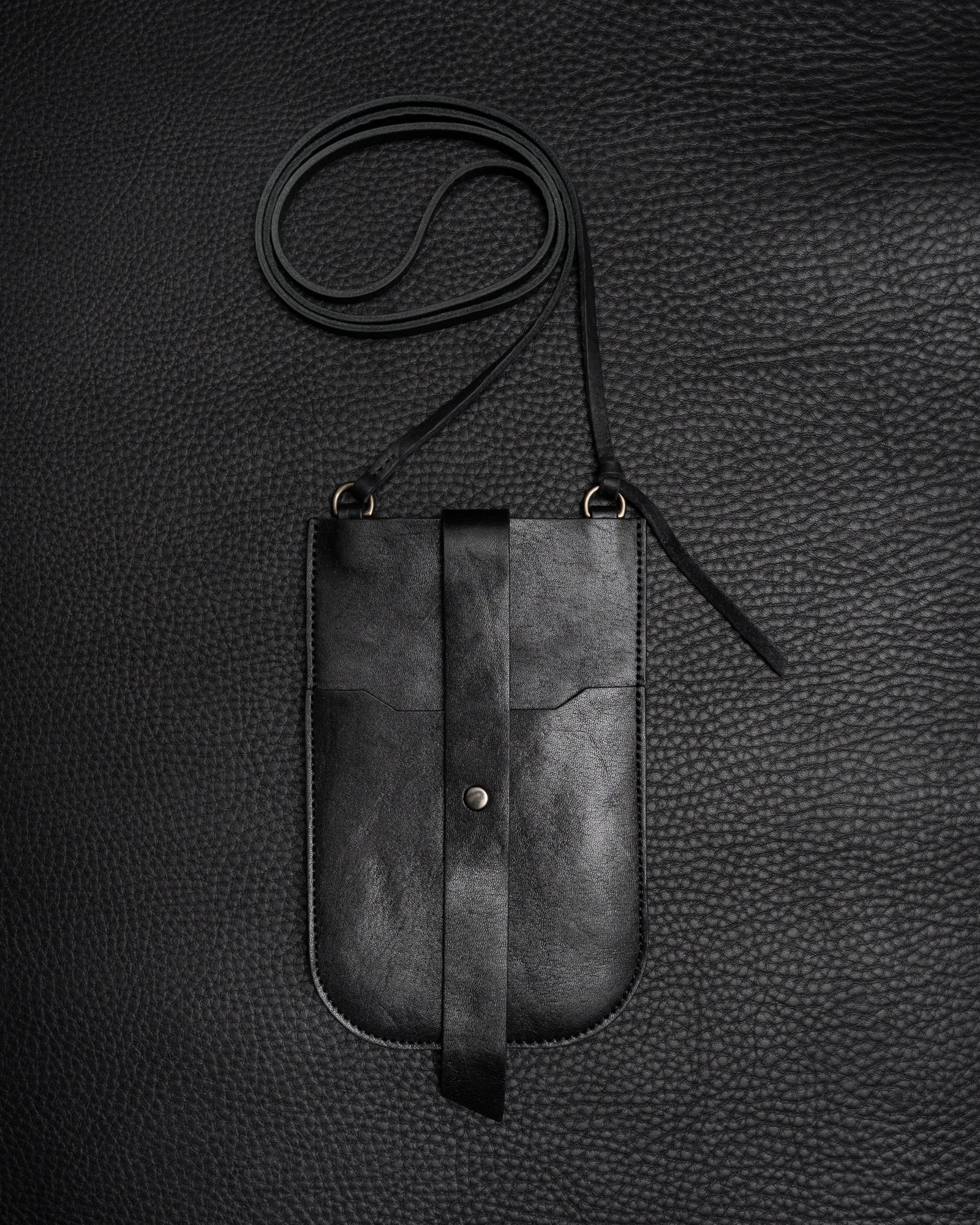 Black Horsehide Viaje Travel Pouch - Image 3
