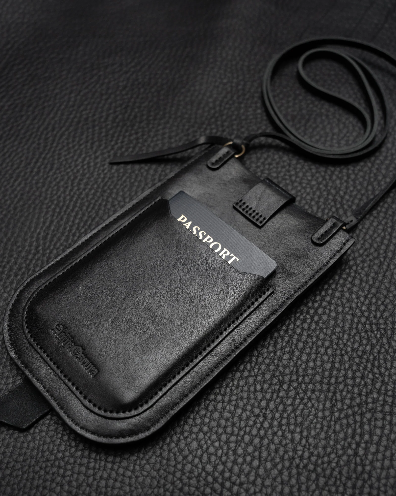 Black Horsehide Viaje Travel Pouch - Image 4