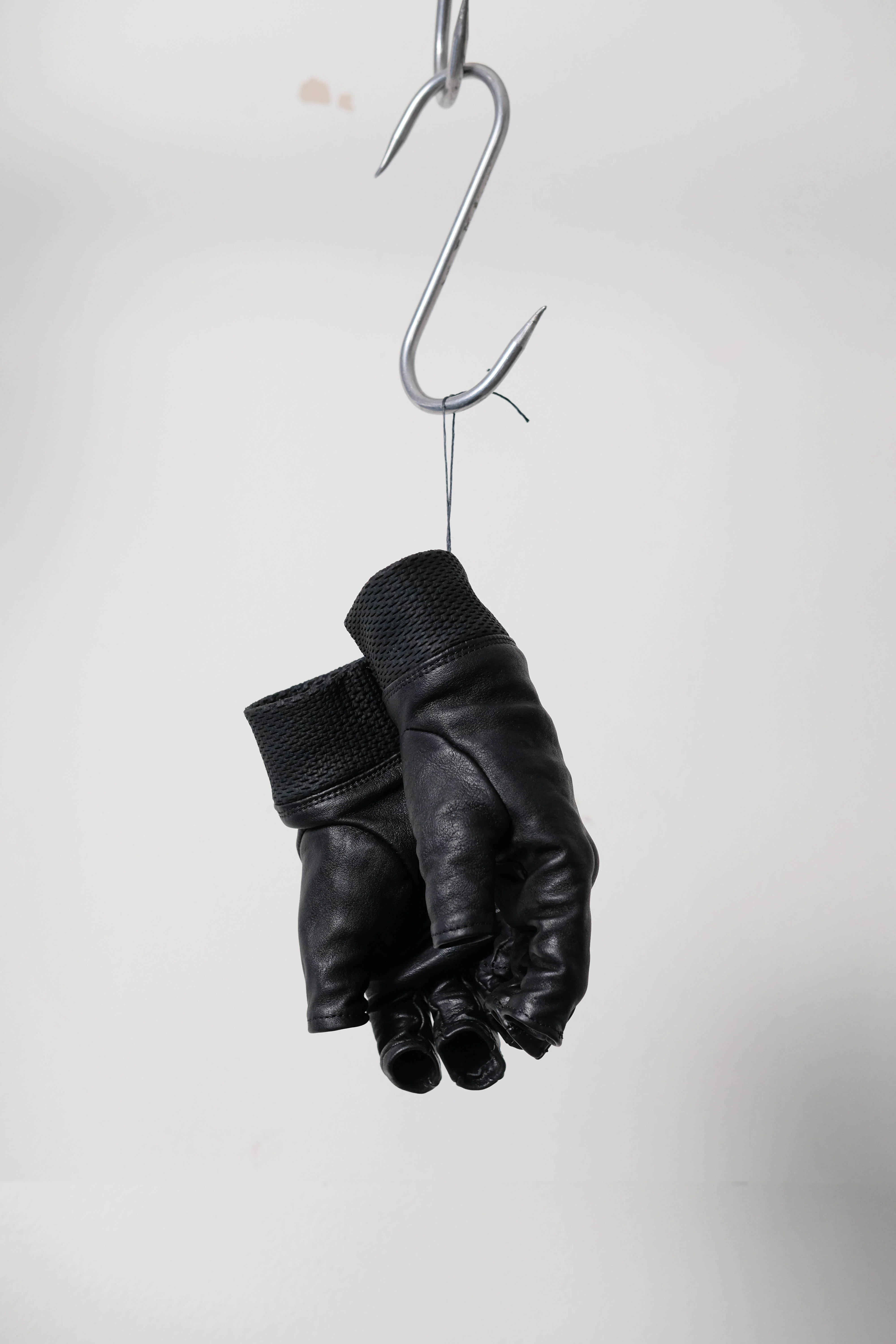 Black Kangaroo Leather Fingerless Gloves - Image 3