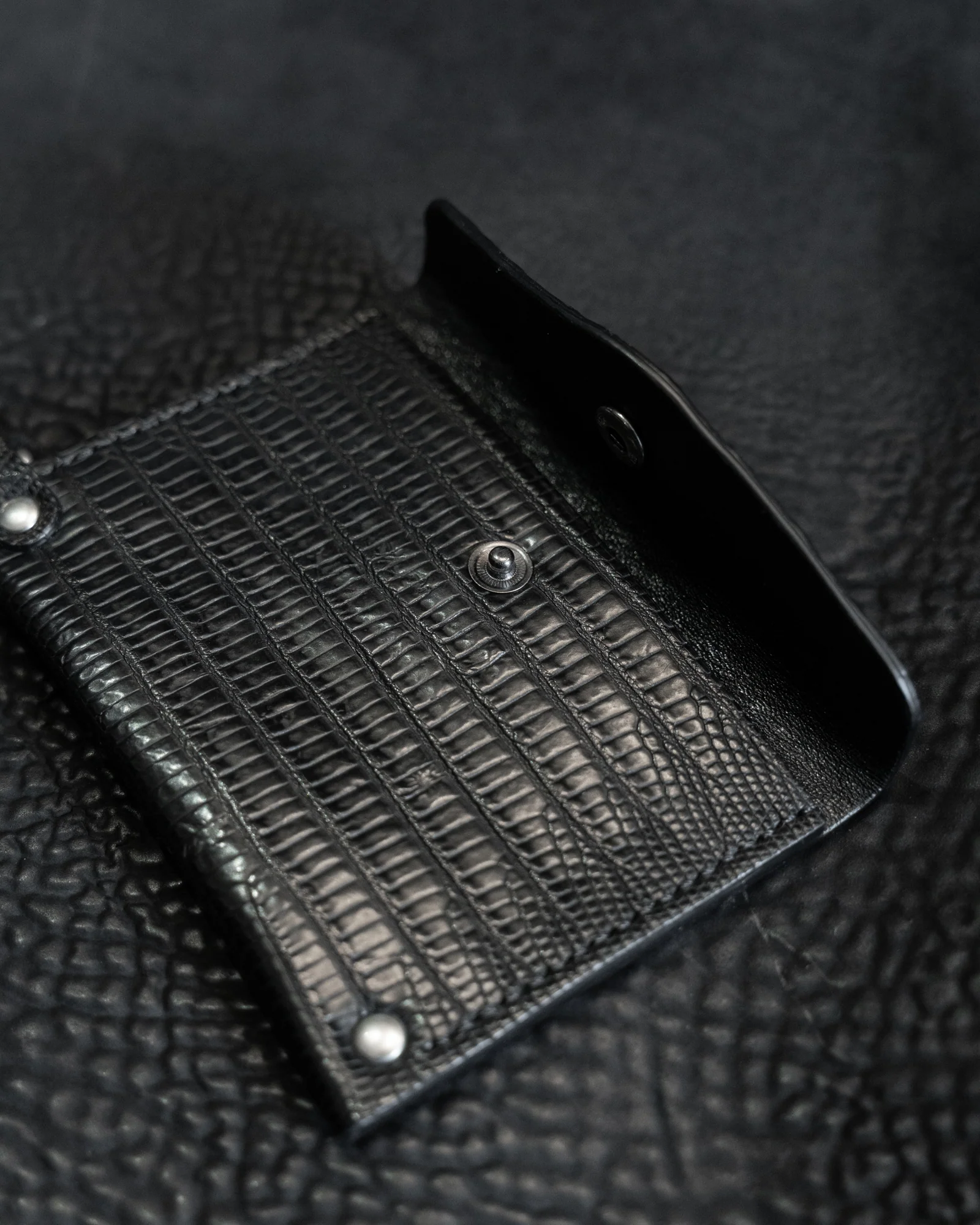 Black Lizard Cadena Card Case with Curb Chain - Image 4