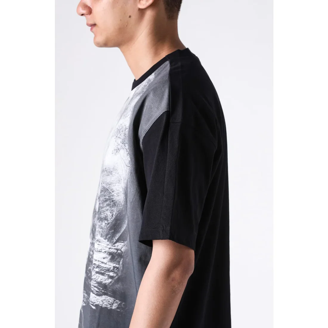 Black Printed Landscape T-shirt - Image 10