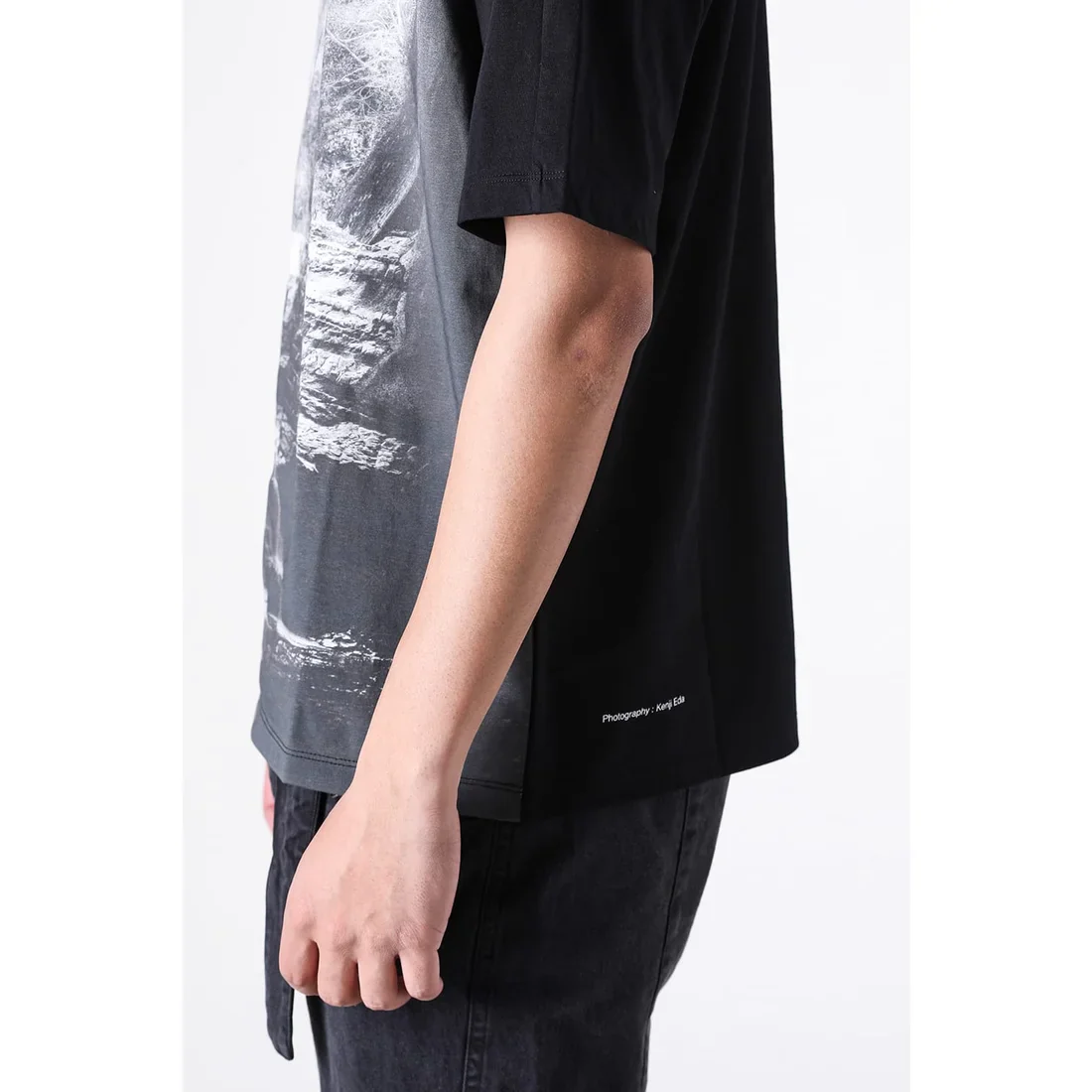 Black Printed Landscape T-shirt - Image 11