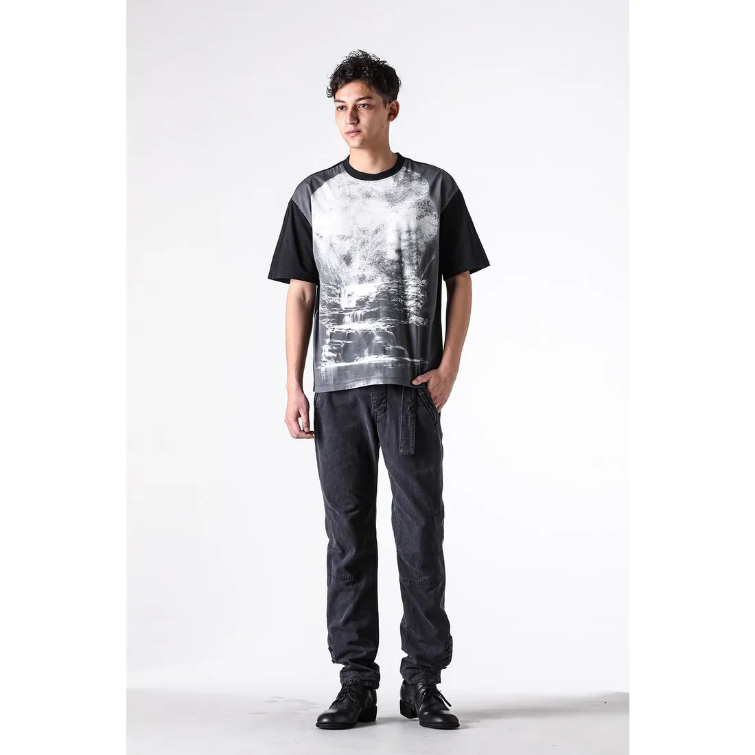 Black Printed Landscape T-shirt - Image 17
