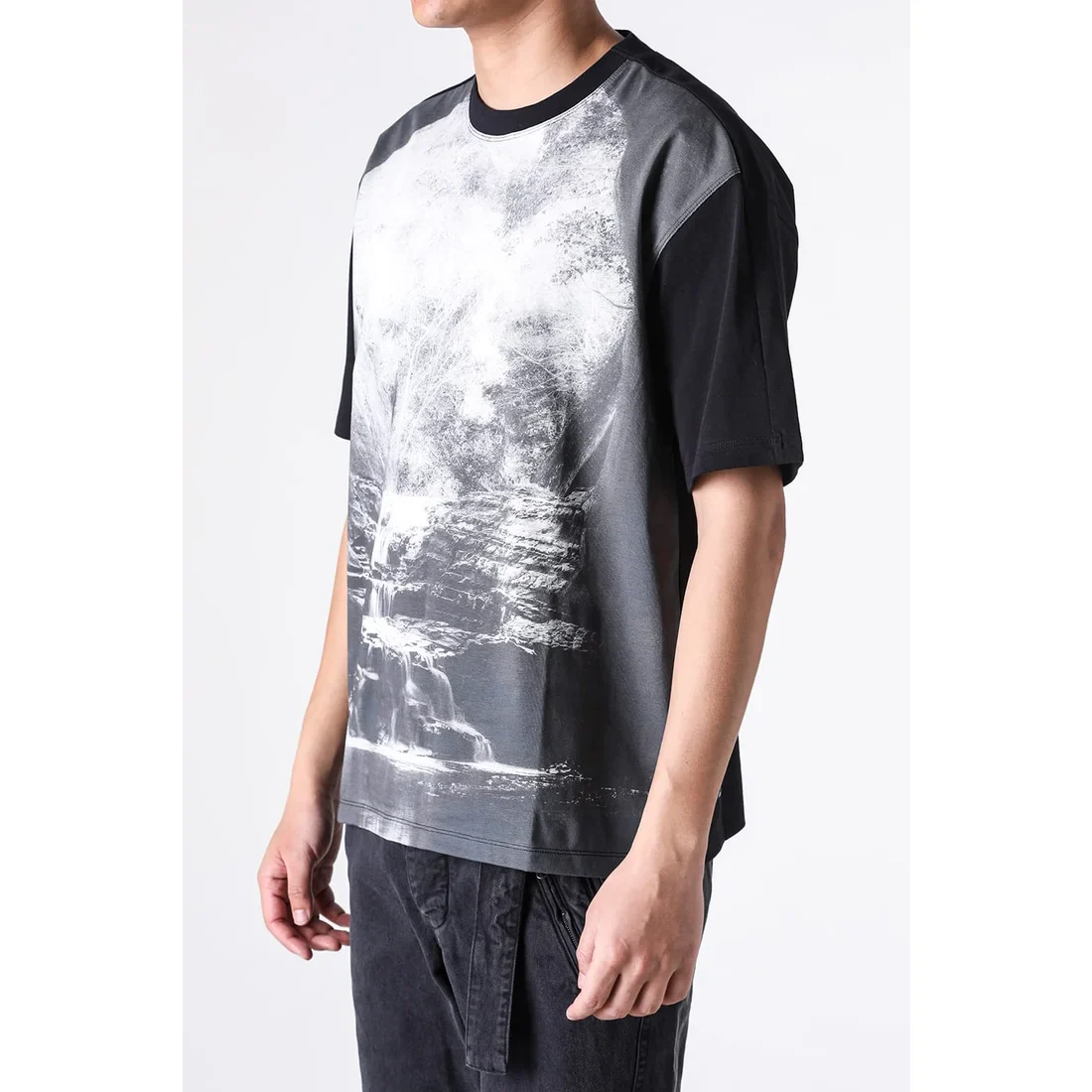 Black Printed Landscape T-shirt - Image 4