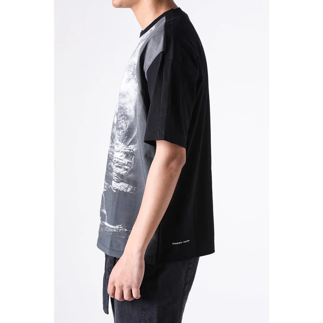 Black Printed Landscape T-shirt - Image 5