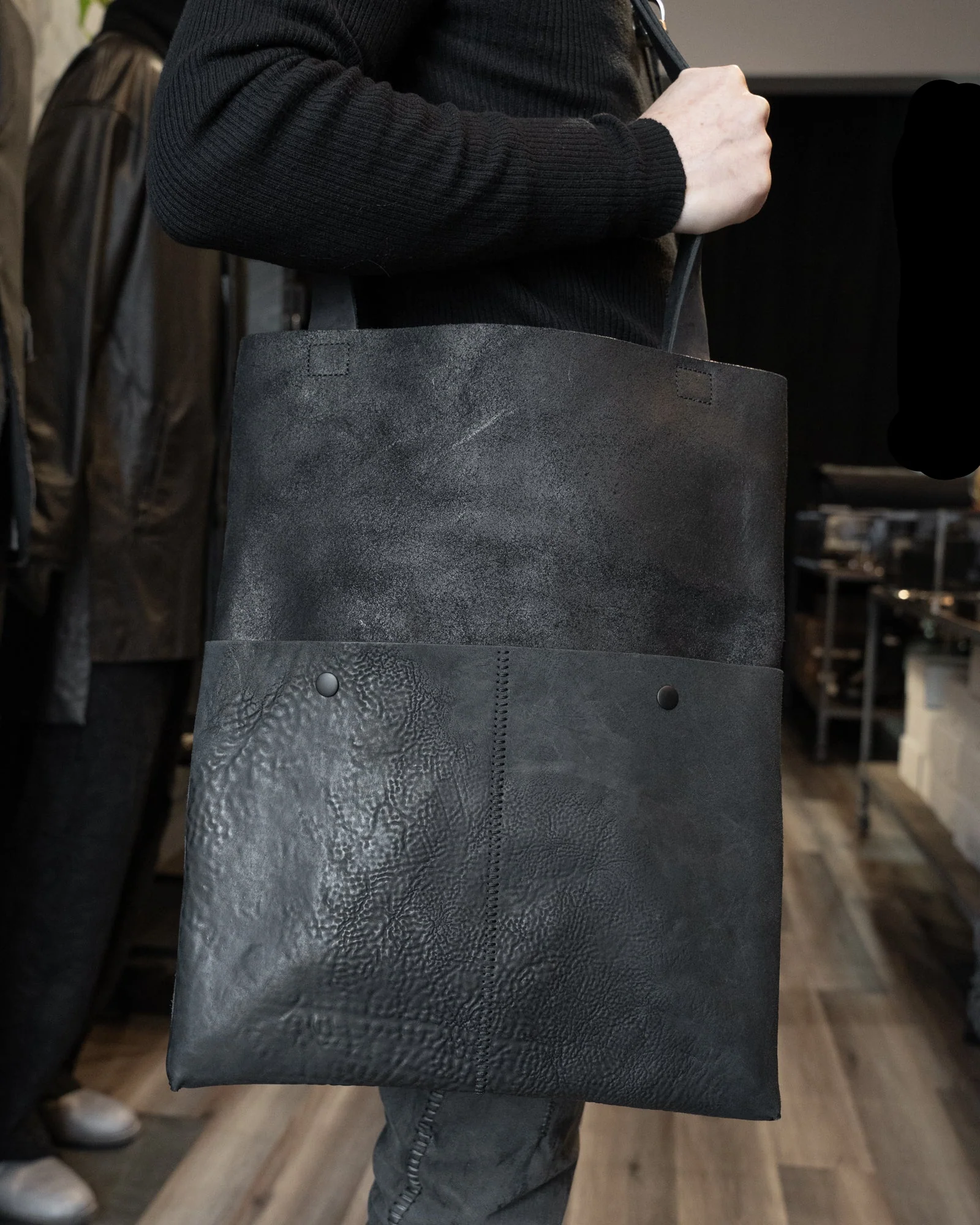Black Reverse Horse Culatta Porta XL Tote Bag 2
