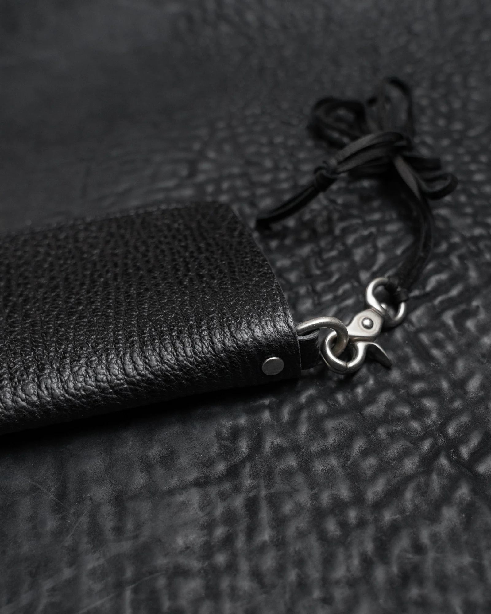 Black Shark Texture Bovine Kinich 2 Eyewear Pouch - Image 4