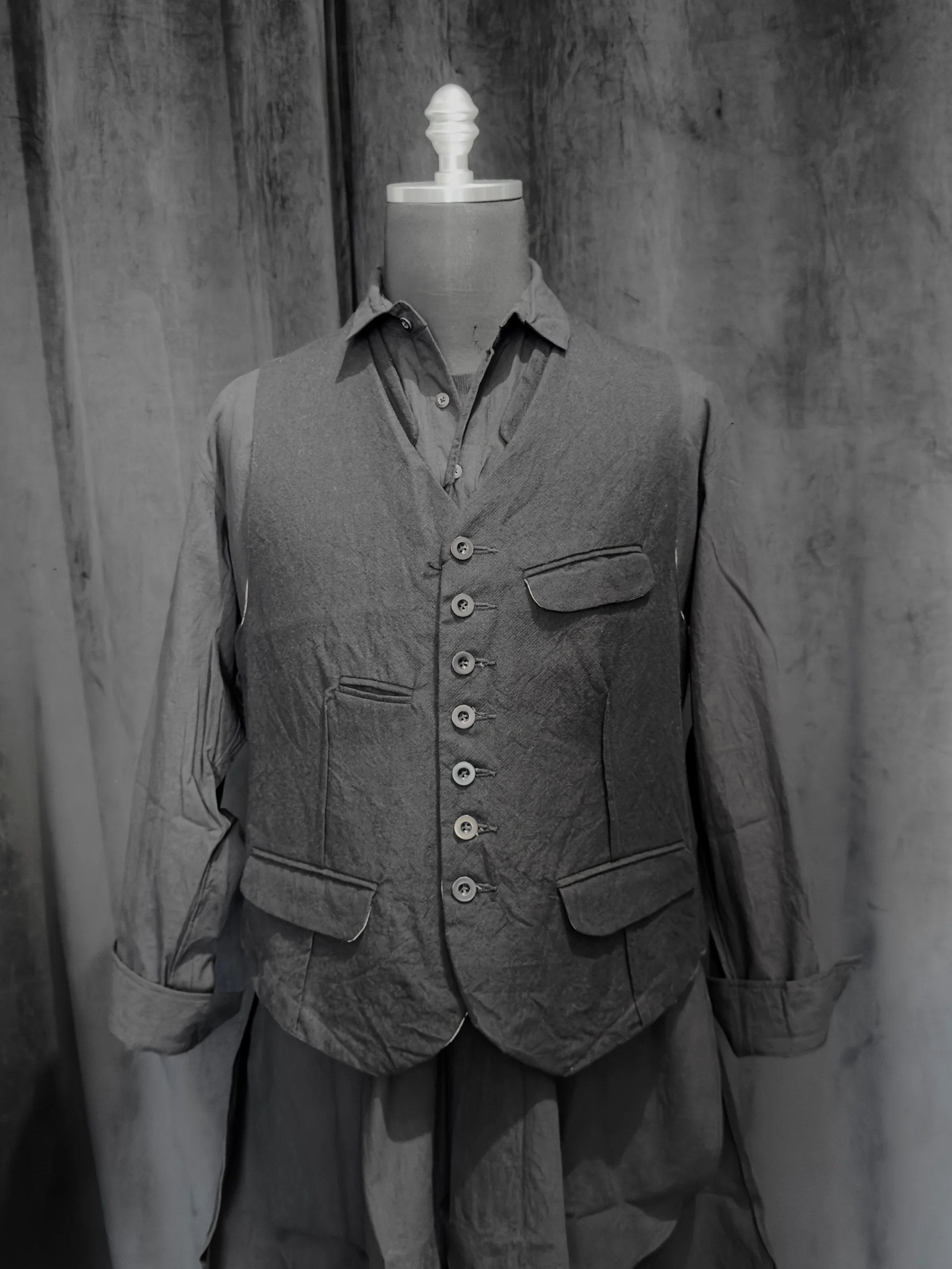 Midnight Square Shaped Loose Vest - Image 7