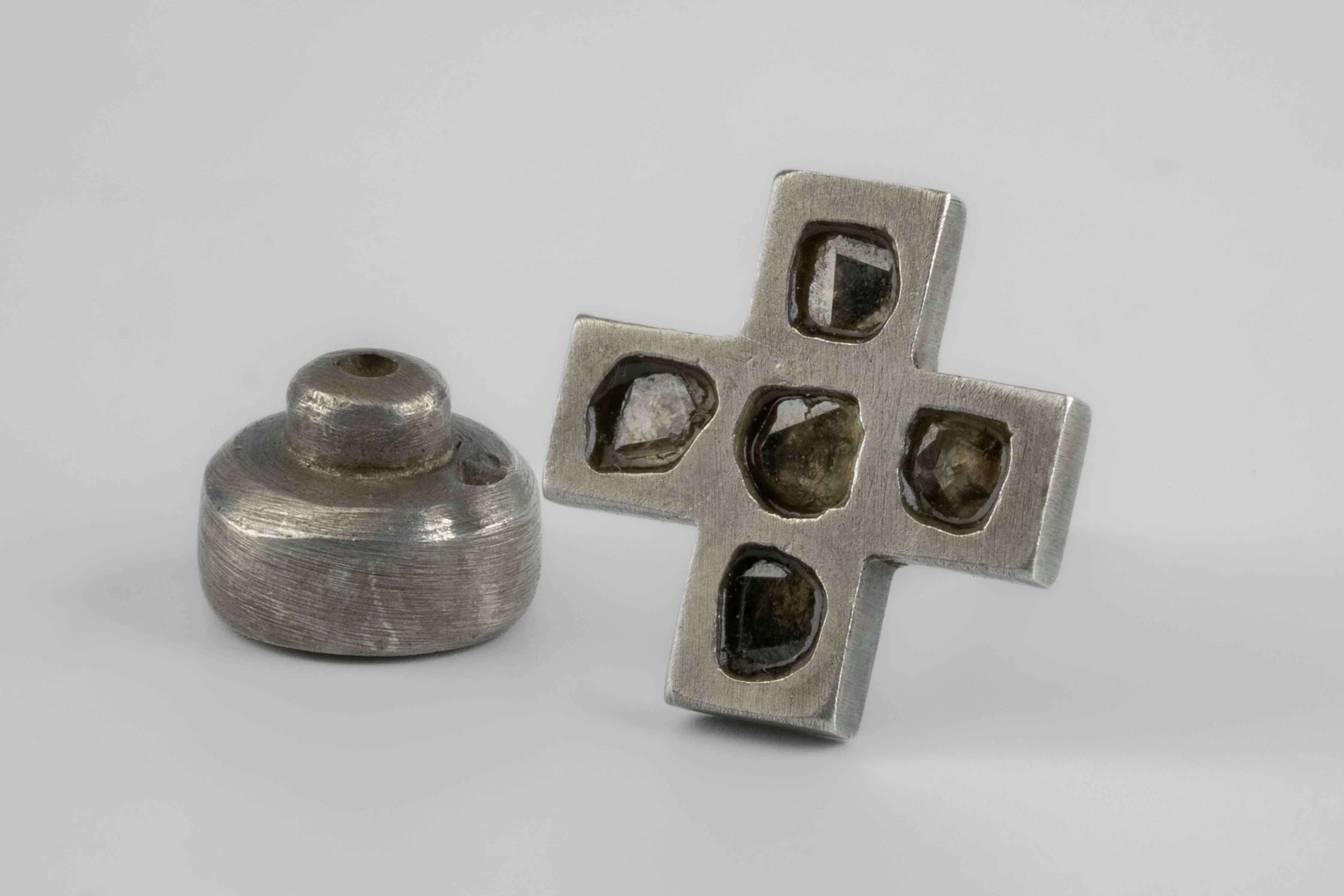 Plus Earring Mega Pavé 12mm 1135-11-DA+DIA